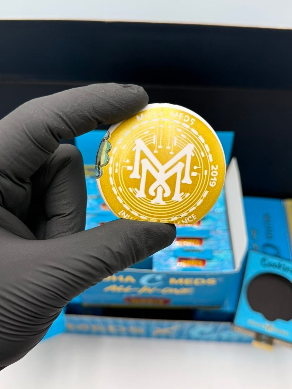 Cookies Muha Meds Vapes gold medallion device detail 2019